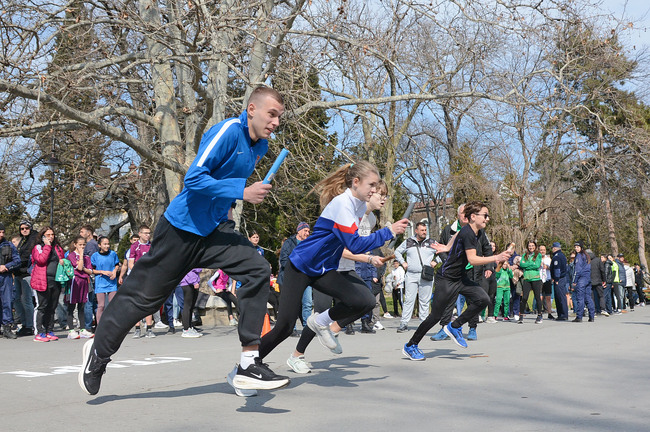 Община Варна: 250 атлети от различни възрасти взеха участие в 63-тата Щафетна обиколка на Радио Варна по повод 3 март