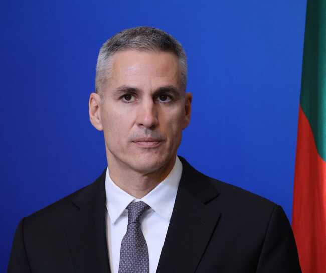 Премиерът Андрей Гюров: Фокусът ни е извеждането на българските граждани от зоната на конфликта