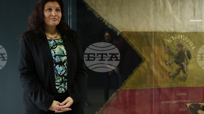 Първообразът на българския трибагреник е единственият държавен символ, който никога не е бил променян, каза пред БТА Деяна Костова