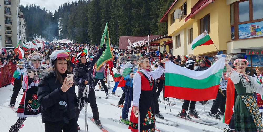 Пампорово - Трети март - ски спускане - празник