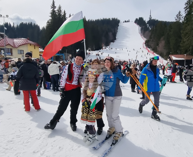 Пампорово празнува 3 март със спускане с носии