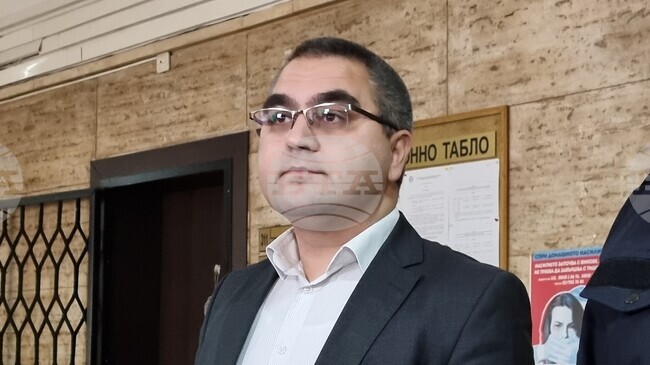 Включен бързовар е причинил пожар с минимални щети в Окръжния следствен отдел във Враца, каза окръжният прокурор Владимир Сираков