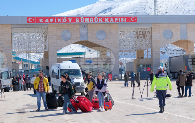 Вътрешният министър на Турция свика видеоконферентно заседание с валиите на граничните окръзи 