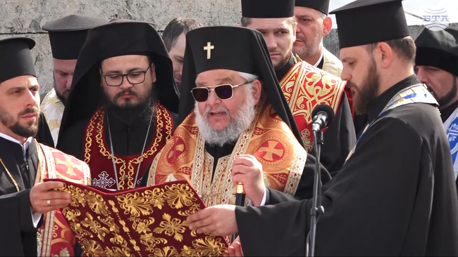 Трети март е ден, роден от вярата, търпението и мъченичеството на безброй човешки сърца, каза на връх Шипка Старозагорският митрополит Киприан