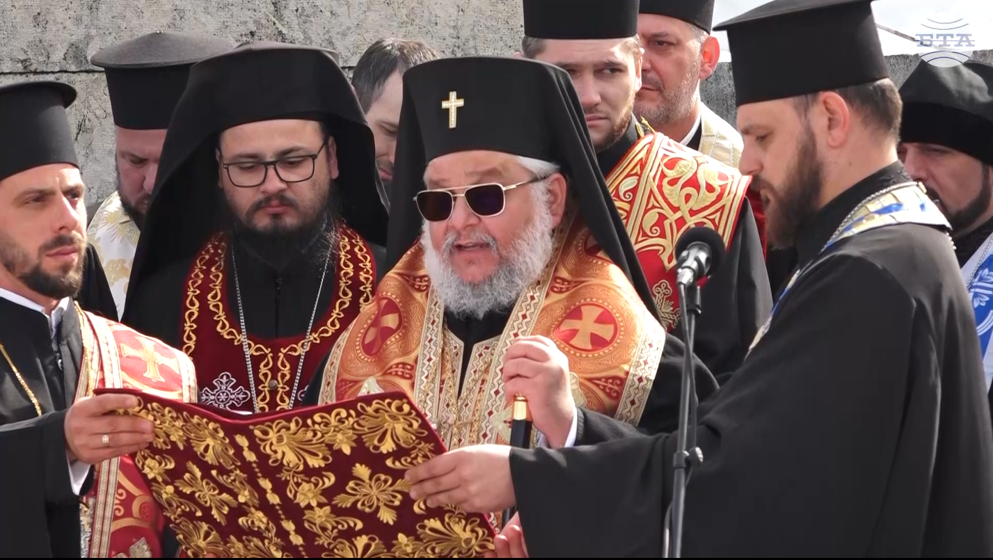 Трети март е ден, роден от вярата, търпението и мъченичеството на безброй човешки сърца, каза на връх Шипка Старозагорският митрополит Киприан