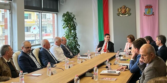Икономическият министър насърчи вписването на бъдещата индустриална зона в Казанлък в Регистъра на индустриалните паркове