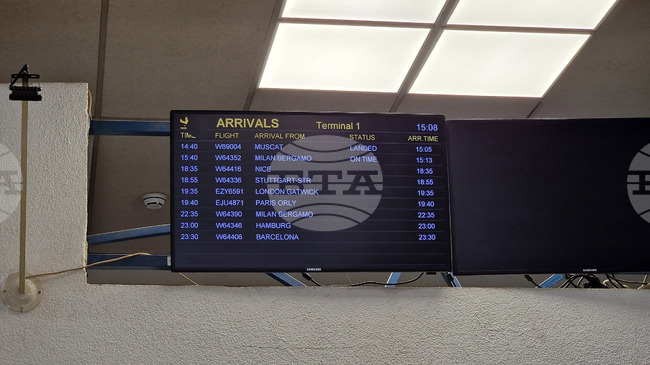 Полет на „Уиз Еър“ (Wizz Air) от Оман със служители на компанията кацна в София