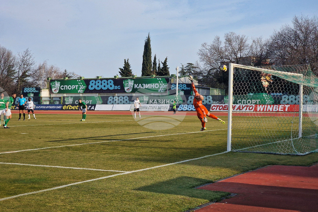 Славия надделя над Берое в Стара Загора и прекъсна серията си от четири загуби, а домакините останаха без победа в 15-ти пореден двубой