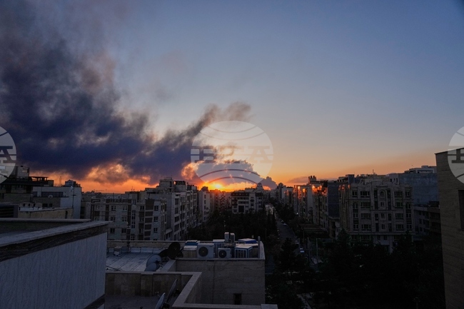 Израел съобщи, че е започнал „мащабна вълна от удари“ срещу Техеран