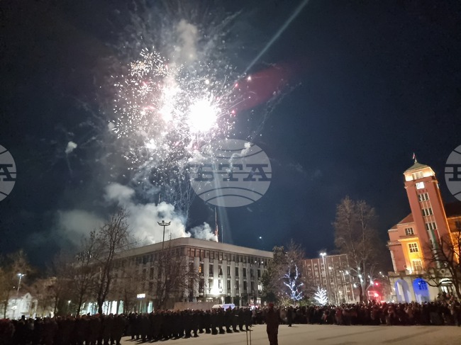 Тържествена проверка-заря се състоя в Плевен по повод националния празник 