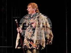 „Евридика" от Жан Ануи в театър „Българска армия", снимка – Даниел Димитров/БТА