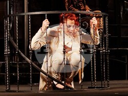 „Евридика" от Жан Ануи в театър „Българска армия", снимка – Даниел Димитров/БТА