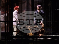 „Евридика" от Жан Ануи в театър „Българска армия", снимка – Даниел Димитров/БТА