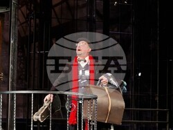 „Евридика" от Жан Ануи в театър „Българска армия", снимка – Даниел Димитров/БТА