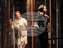 „Евридика" от Жан Ануи в театър „Българска армия", снимка – Даниел Димитров/БТА