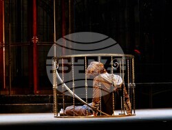 „Евридика" от Жан Ануи в театър „Българска армия", снимка – Даниел Димитров/БТА