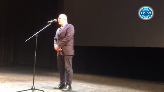 Образователният министър в БСУ-Прага: Три поколения поддържат българския дух в училището