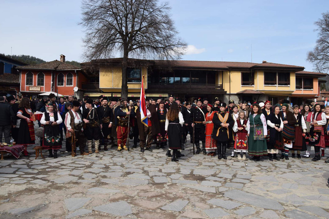 В Копривщица тържествено бе почетен националният празник на България