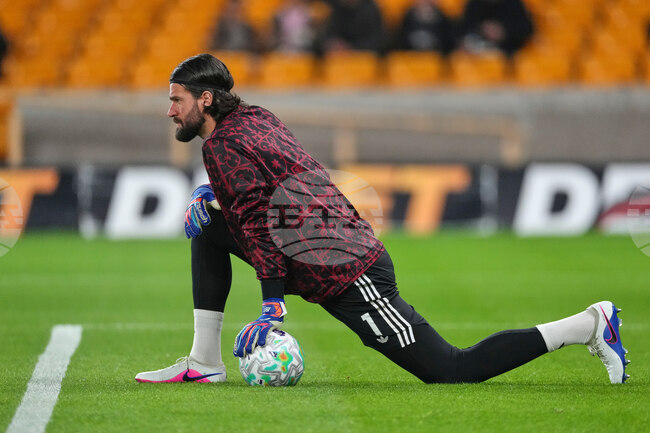 Вратарят Алисон ще пропусне приятелските мачове на Бразилия срещу Франция и Хърватия следващата седмица