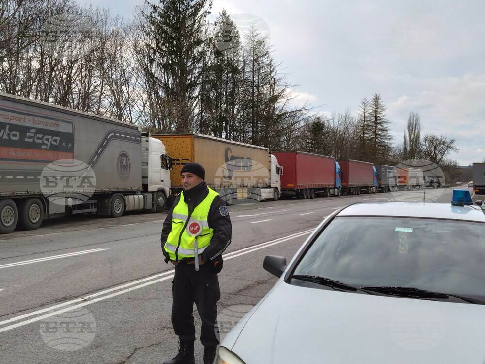 Създадена е временна организация на движението в Шуменско за автомобили над 12 тона заради блокадата на пътища в Русе