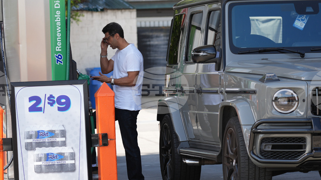 Американците очакват цените на бензина да се повишат след ударите в Иран, сочи социологическо проучване