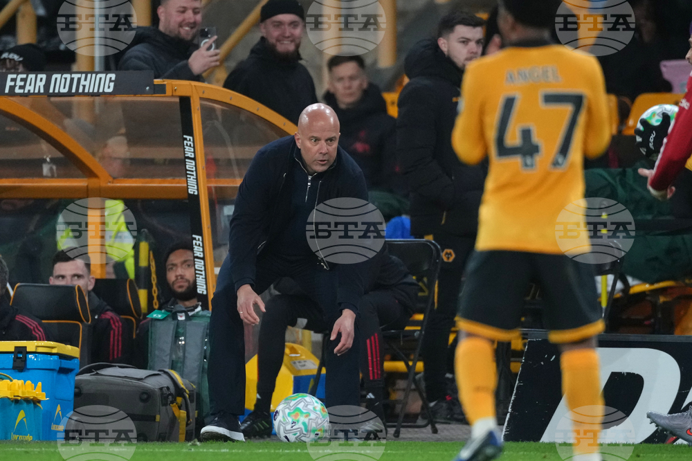 Слот е съгласен с оценката на Ван Дайк за „бавния и предвидим“ Ливърпул