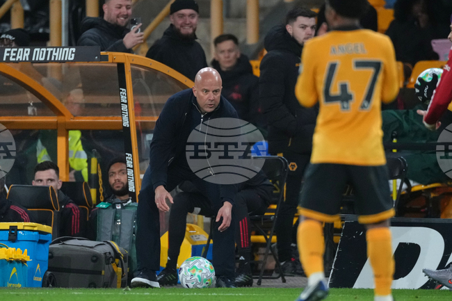 Слот е съгласен с оценката на Ван Дайк за „бавния и предвидим“ Ливърпул