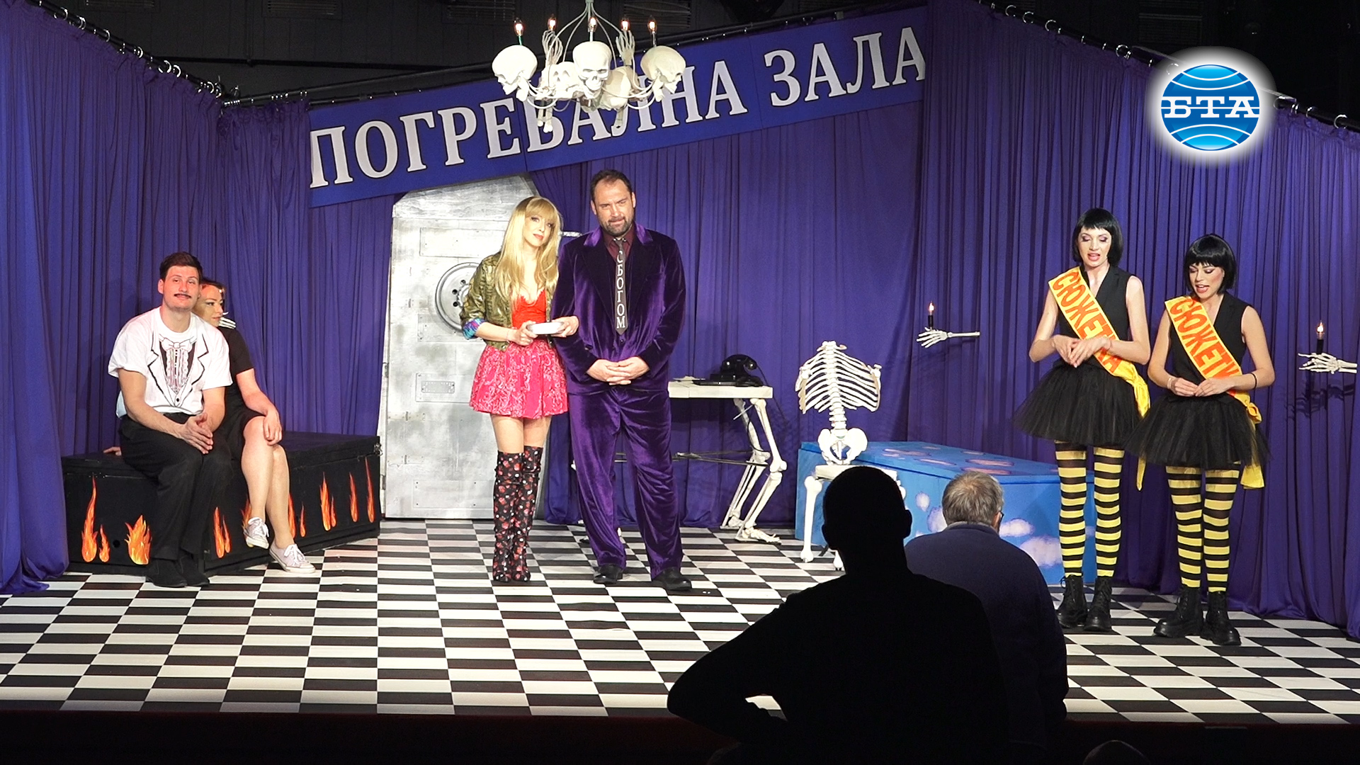 Теди Москов във вихъра на театър с цвят лилав Теди Москов във вихъра на театър с цвят лилав