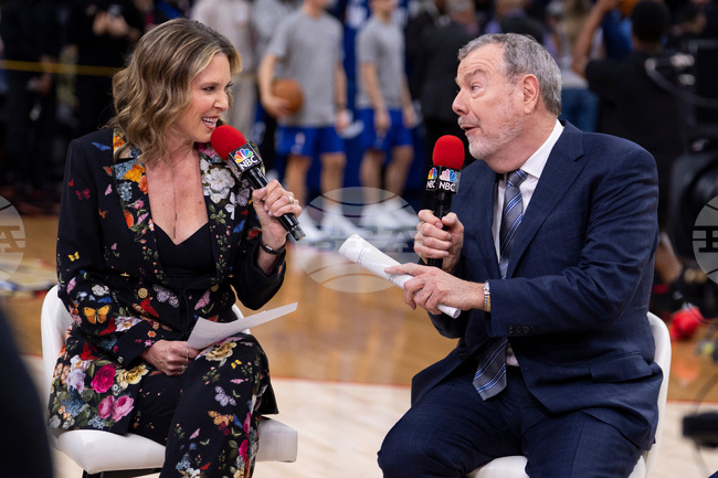 Spurs 76ers Basketball