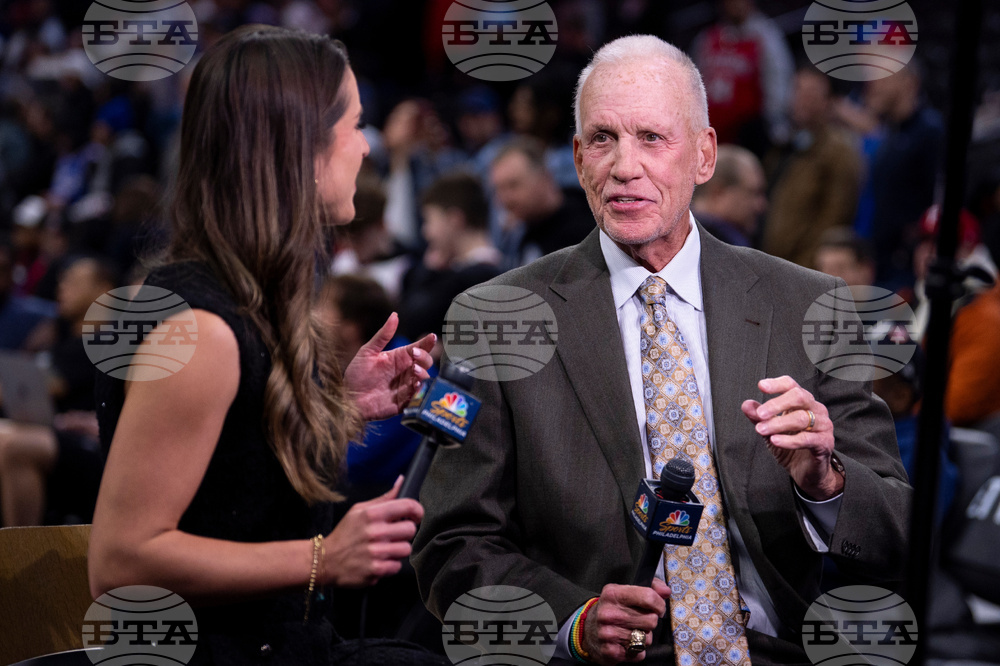 Spurs 76ers Basketball