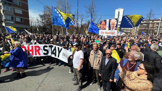 Протест пред офиса на върховния представител на международната общност в Сараево
