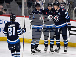 Blackhawks Jets Hockey