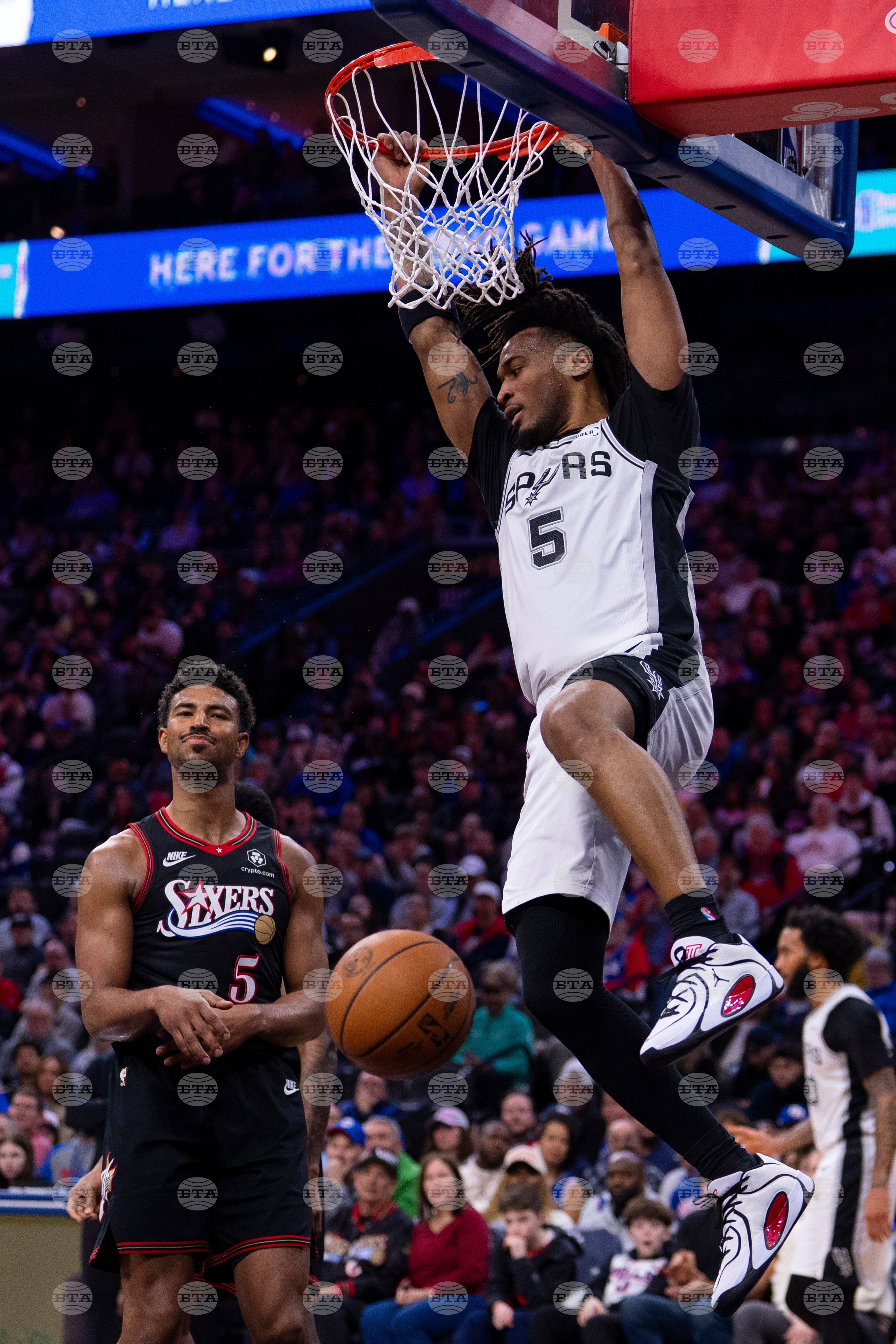 Spurs 76ers Basketball