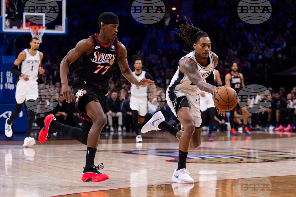 Spurs 76ers Basketball