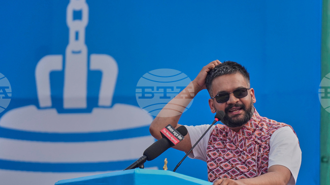 Кандидатът на "Ращрия Сватантра" и бивш кмет на Катманду Балендра Шах победи бившия непалски премиер Шарма Оли в избирателния му район 