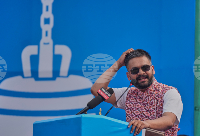 Кандидатът на "Ращрия Сватантра" и бивш кмет на Катманду Балендра Шах победи бившия непалски премиер Шарма Оли в избирателния му район 