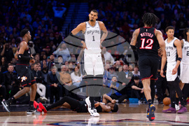 Spurs 76ers Basketball