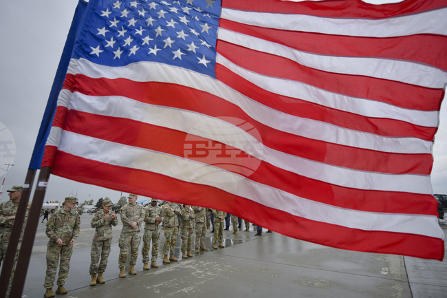 Освен в Румъния, САЩ ще намалят военното си присъствие и в България, Унгария и Словакия, съобщава в. "Киев пост"