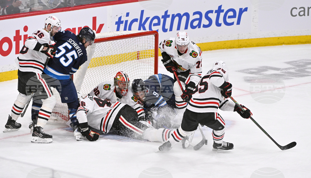 Blackhawks Jets Hockey