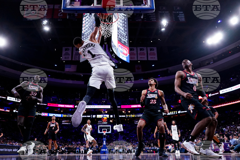 Spurs 76ers Basketball