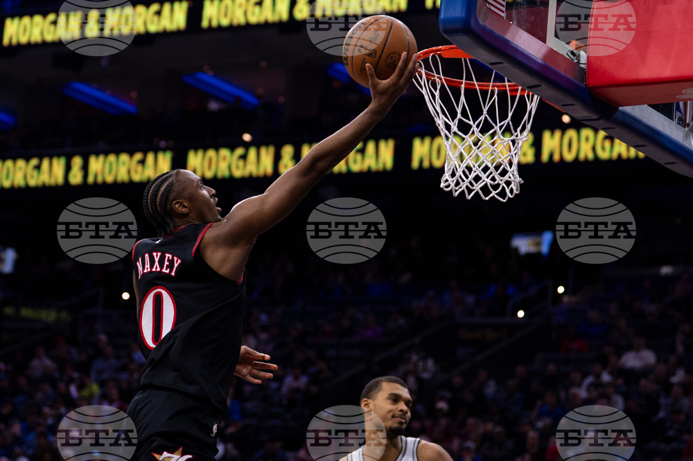 Spurs 76ers Basketball