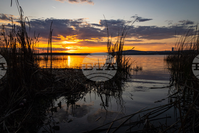 Бургас - залез над Мандренското езеро