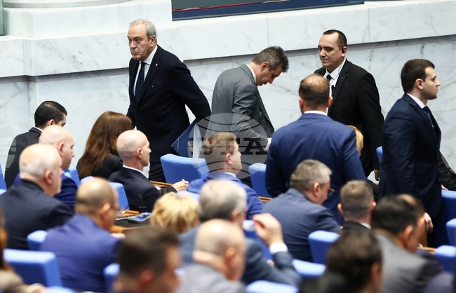 Отлага се предвиденото за днес изслушване в парламента за ескалиращите разходи за планови ремонти на пети и шести блок на АЕЦ "Козлодуй"