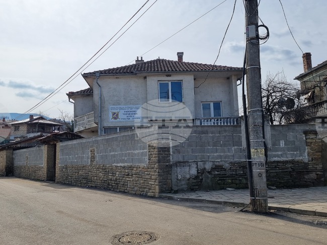 Трима мъже са задържани в котленското село Градец за нанесени щети и отправени заплахи към съседи