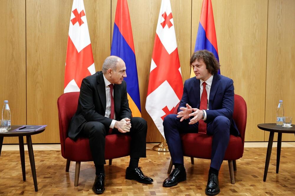 АРМЕНПРЕС: Арменският премиер Никол Пашинян се срещна с грузинския си колега Иракли Кобахидзе