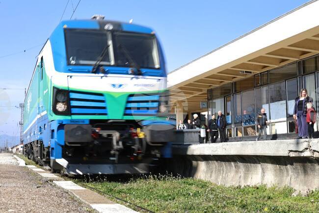 Символично в Карлово беше пуснат в експлоатация новият локомотив, който носи името на Васил Левски