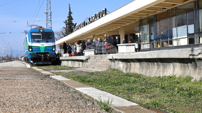 Изтичане на газ от цистерна е установено на гарата в Карлово, влакът за Бургас е спрян