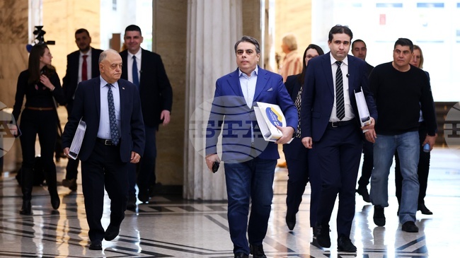 От „Продължаваме промяната – Демократична България“ обявиха водачите си на листи за изборите на 19 април 