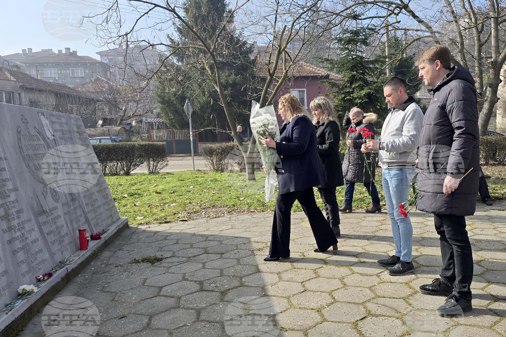 Свищов - почитат паметта на загиналите от земетресението през 1977 г.
