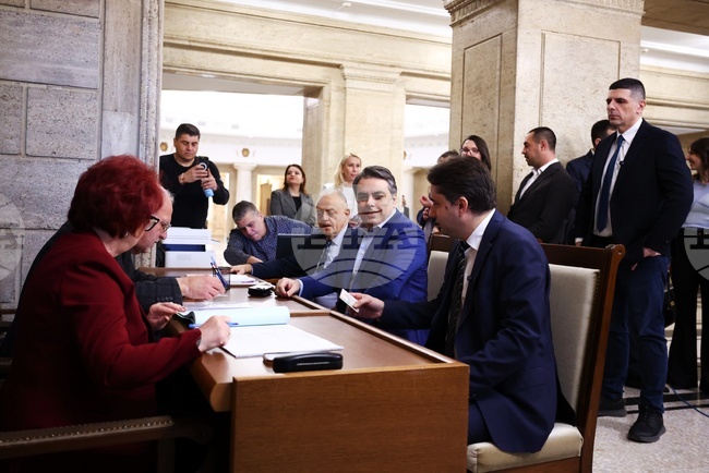 Continue the Change - Democratic Bulgaria Coalition Files for Registration for April 19 Parliamentary Elections